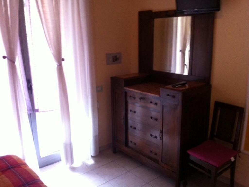 Albergo Ristorante Pomodoro Omegna Zimmer foto